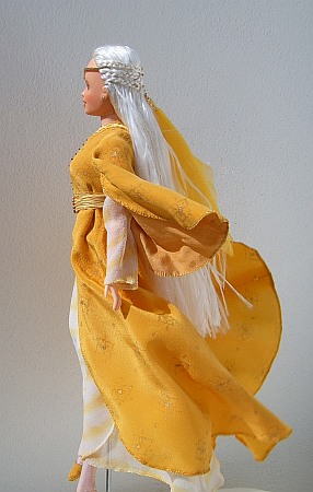 Elf lady in the yellow leaf collar dress from LOTR  - OOAK doll